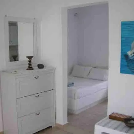 Cycladic Studio With View For 4 With 2 Double Beds Апартаменты *