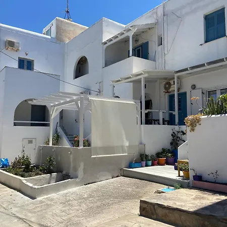 Cycladic Studio With View For 4 With 2 Double Beds Иос